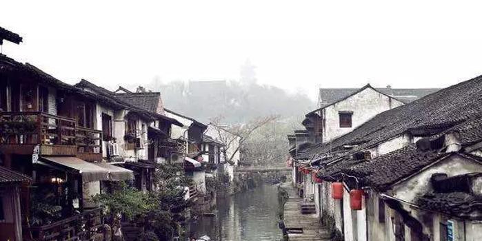 侯耀华77岁寿诞引争议，何云伟、安娜金缺席！